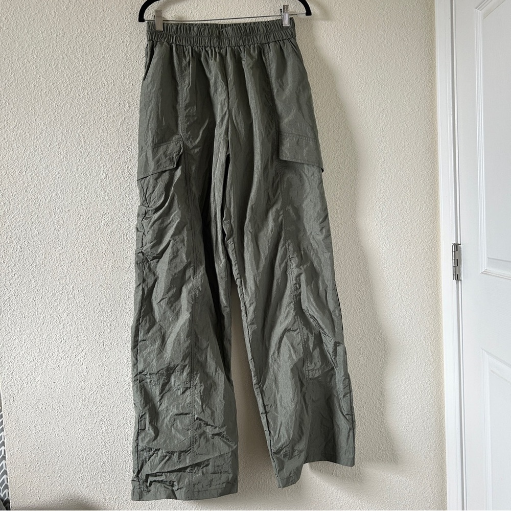 Forever 21 Cargo Straight leg Windbreaker Pants Medium Olive Green Gorpcore